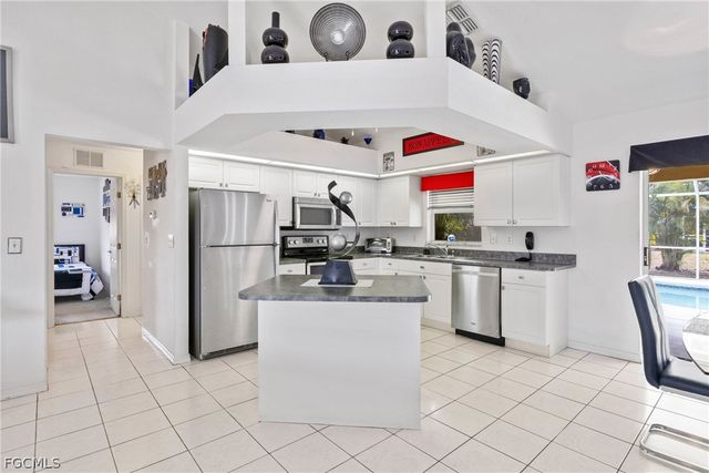 308 NE 19TH TER, Cape Coral, FL 33909