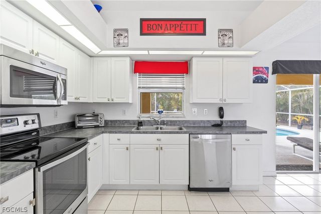 308 NE 19TH TER, Cape Coral, FL 33909