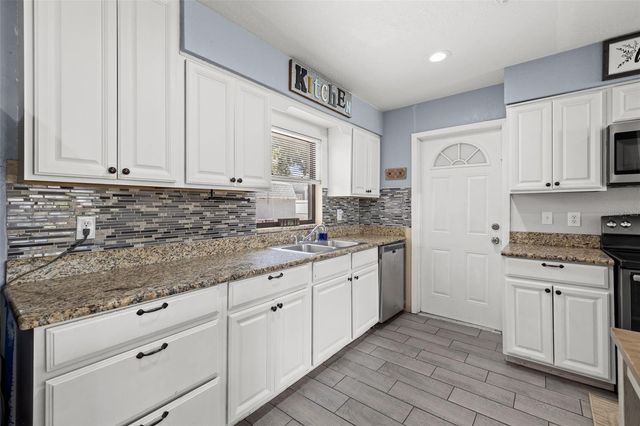 6802 CRESTHILL COURT, Tampa, FL 33615