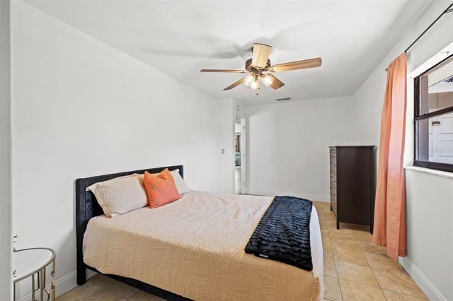 6802 CRESTHILL COURT, Tampa, FL 33615