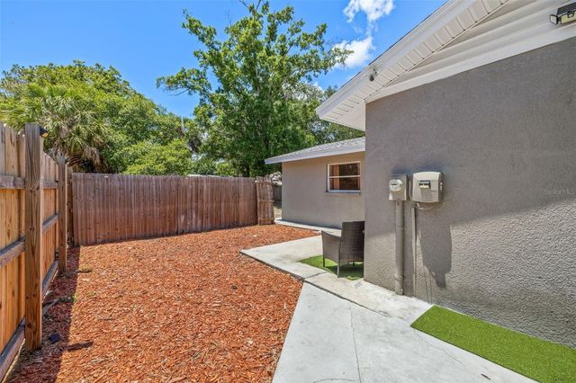 6802 CRESTHILL COURT, Tampa, FL 33615