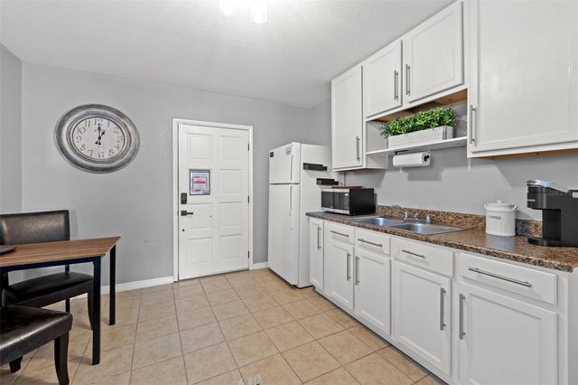 6802 CRESTHILL COURT, Tampa, FL 33615