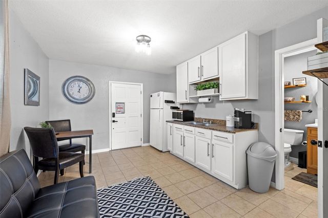 6802 CRESTHILL COURT, Tampa, FL 33615