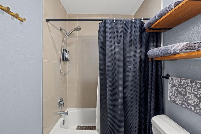 6802 CRESTHILL COURT, Tampa, FL 33615