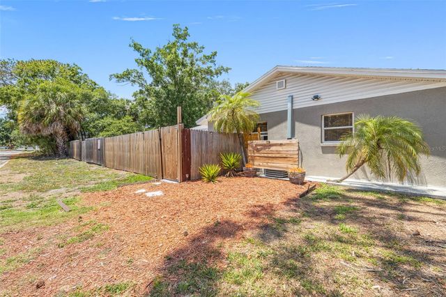 6802 CRESTHILL COURT, Tampa, FL 33615