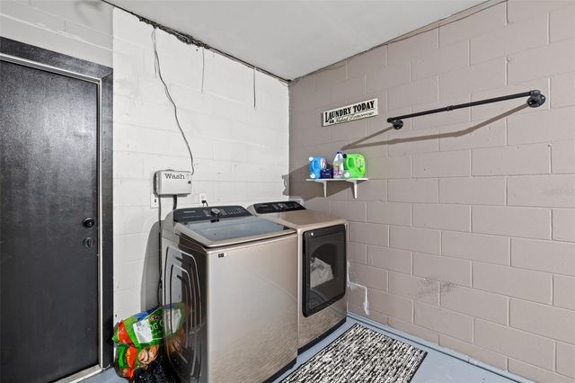 6802 CRESTHILL COURT, Tampa, FL 33615