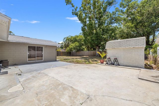 6802 CRESTHILL COURT, Tampa, FL 33615
