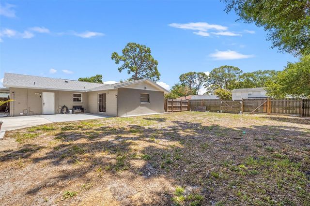 6802 CRESTHILL COURT, Tampa, FL 33615