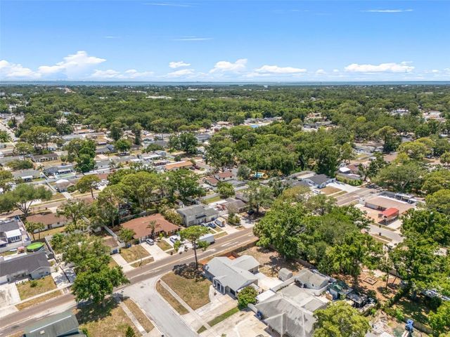 6802 CRESTHILL COURT, Tampa, FL 33615