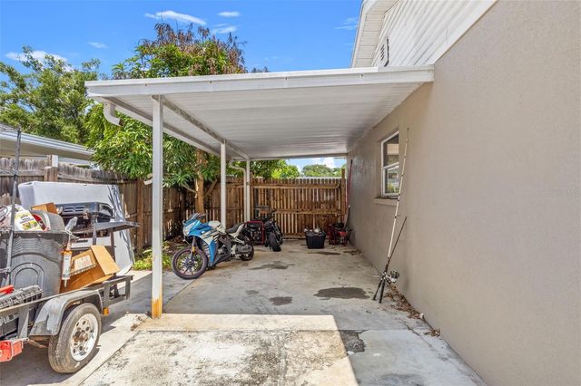 6802 CRESTHILL COURT, Tampa, FL 33615