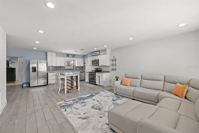 6802 CRESTHILL COURT, Tampa, FL 33615