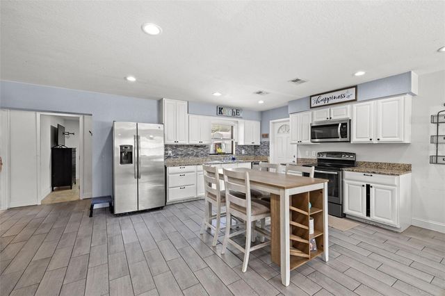 6802 CRESTHILL COURT, Tampa, FL 33615
