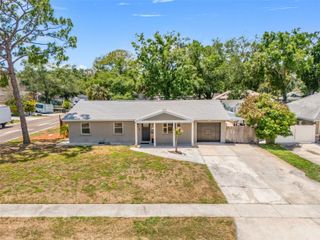 6802 CRESTHILL COURT, Tampa, FL 33615