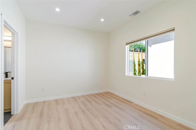 11939 Burton, North Hollywood, CA 91605