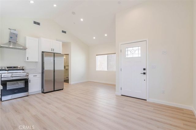 11939 Burton, North Hollywood, CA 91605