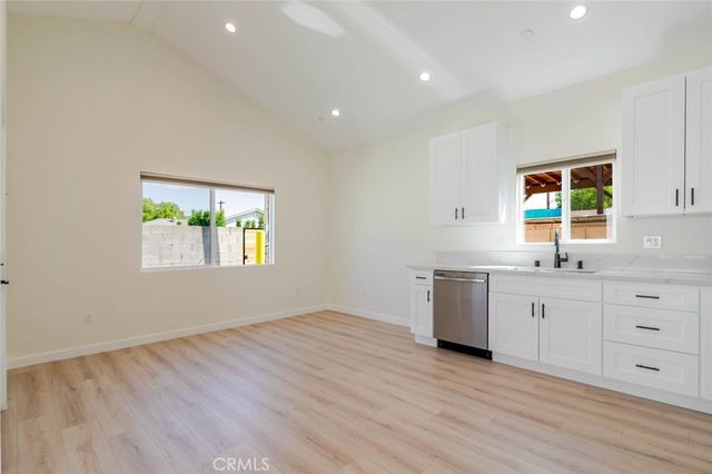 11939 Burton, North Hollywood, CA 91605