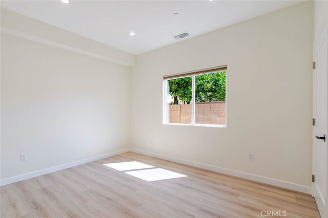 11939 Burton, North Hollywood, CA 91605