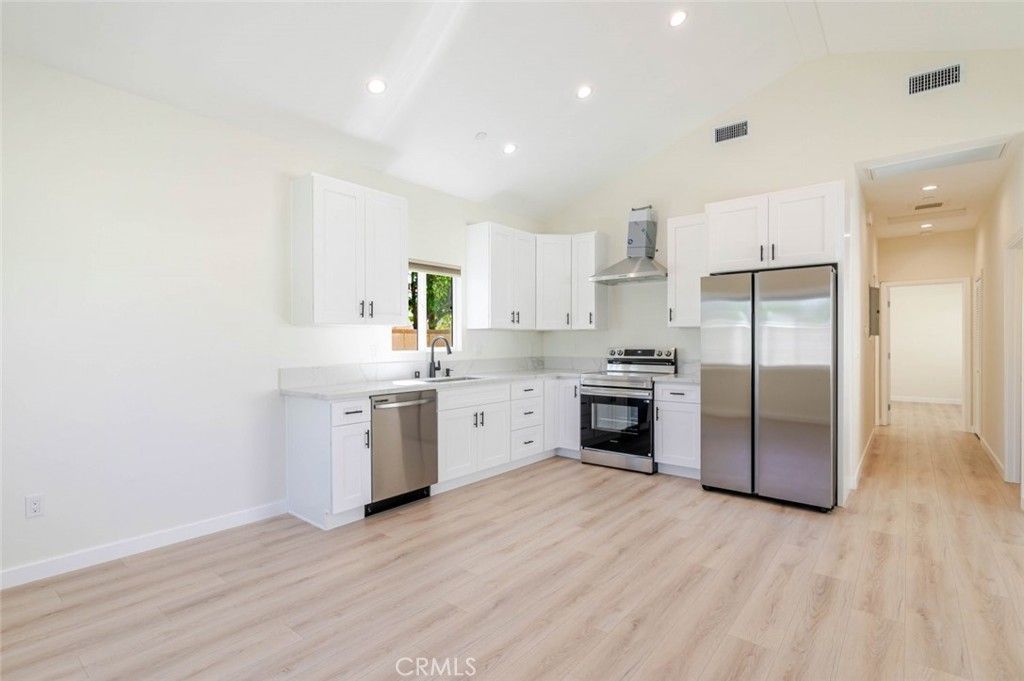 11939 Burton, North Hollywood, CA 91605