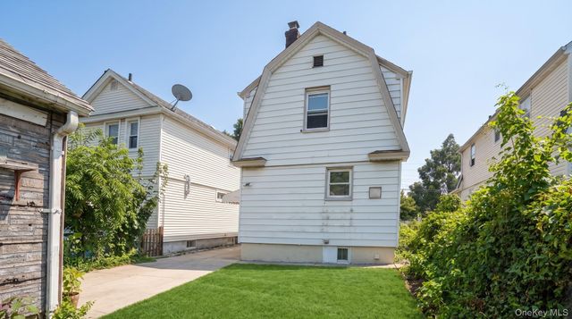 90-27 218 Place, Queens Village, NY 11428