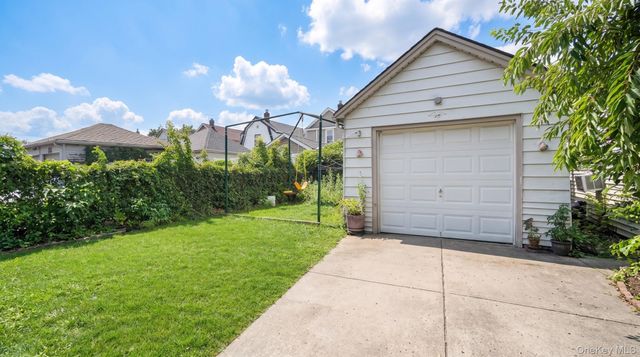 90-27 218 Place, Queens Village, NY 11428