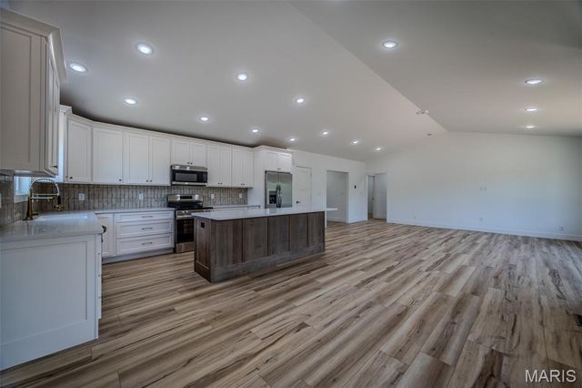 1817 Vadie Avenue, Lebanon, MO 65536