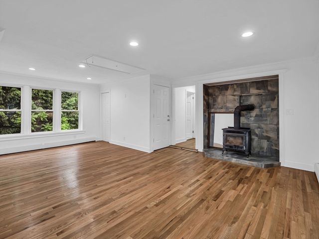 84 City Depot Rd, Charlton, MA 01507