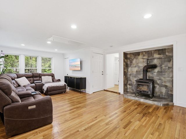 84 City Depot Rd, Charlton, MA 01507