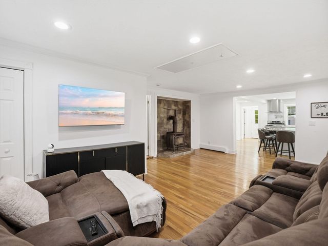 84 City Depot Rd, Charlton, MA 01507