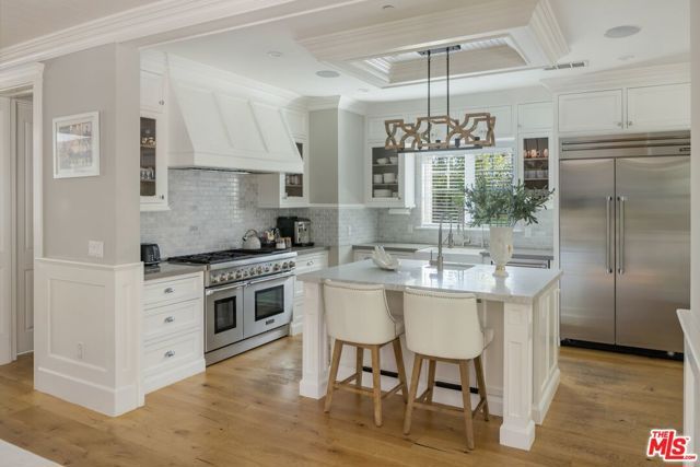 5523 Longridge Avenue, Sherman Oaks, CA 91401