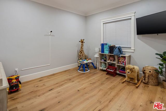 5523 Longridge Avenue, Sherman Oaks, CA 91401