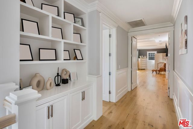 5523 Longridge Avenue, Sherman Oaks, CA 91401