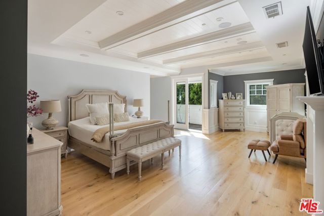 5523 Longridge Avenue, Sherman Oaks, CA 91401