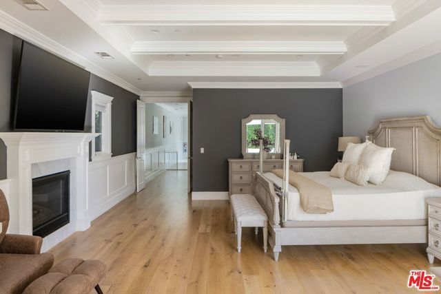 5523 Longridge Avenue, Sherman Oaks, CA 91401