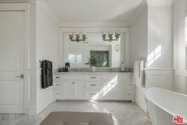 5523 Longridge Avenue, Sherman Oaks, CA 91401