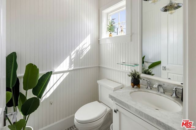 5523 Longridge Avenue, Sherman Oaks, CA 91401