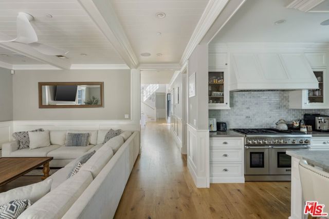 5523 Longridge Avenue, Sherman Oaks, CA 91401