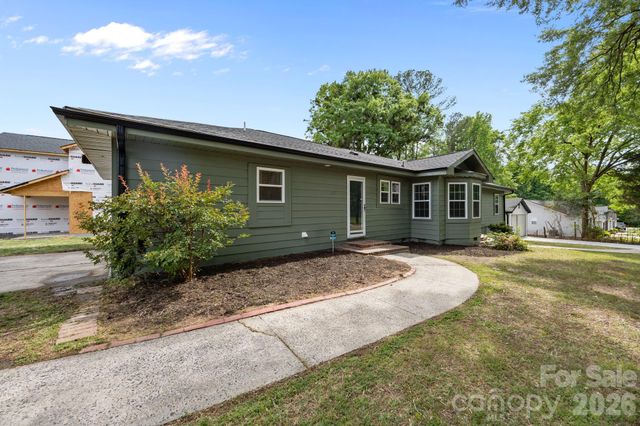 6109 Cora Street, Charlotte, NC 28216