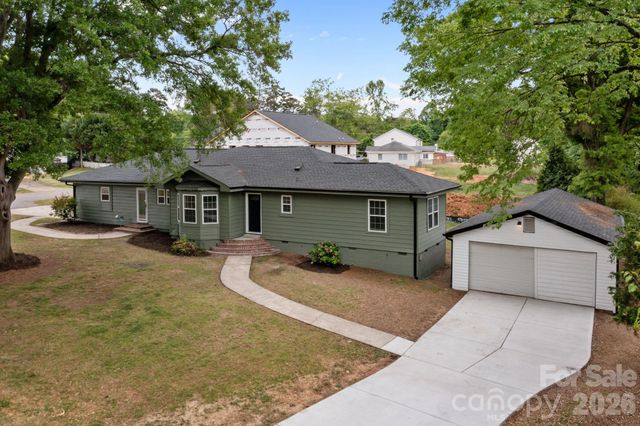 6109 Cora Street, Charlotte, NC 28216