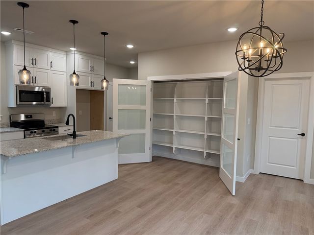 77 Shetland Drive, Bella Vista, AR 72715