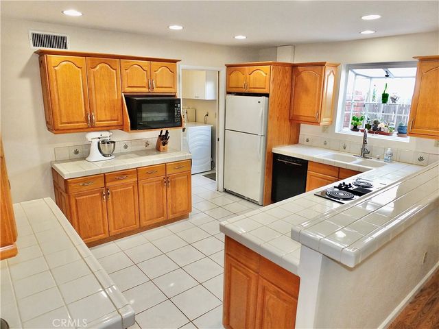 6317 E Eliot, Long Beach, CA 90803