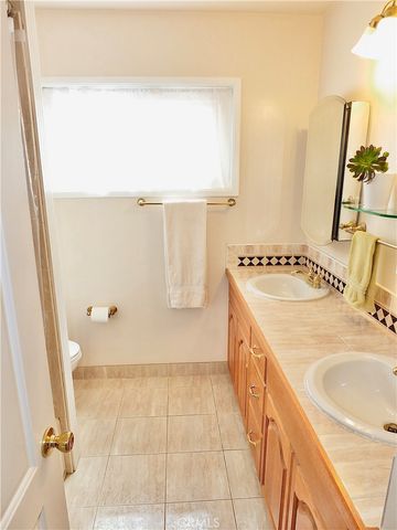 6317 E Eliot, Long Beach, CA 90803