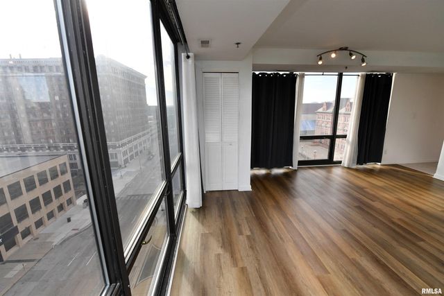 123 SW JEFFERSON Avenue E9SW, Peoria, IL 61602