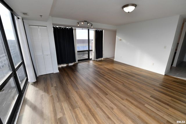 123 SW JEFFERSON Avenue E9SW, Peoria, IL 61602