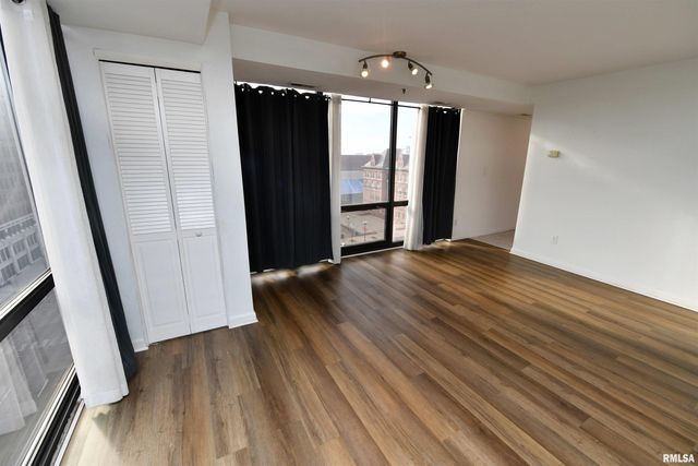 123 SW JEFFERSON Avenue E9SW, Peoria, IL 61602