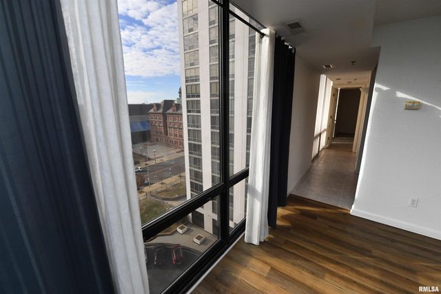 123 SW JEFFERSON Avenue E9SW, Peoria, IL 61602