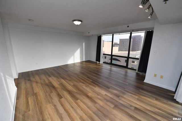 123 SW JEFFERSON Avenue E9SW, Peoria, IL 61602