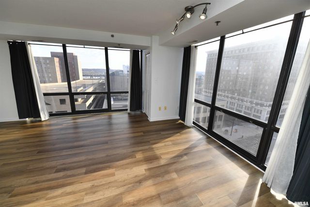 123 SW JEFFERSON Avenue E9SW, Peoria, IL 61602