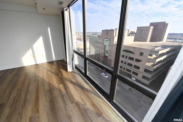 123 SW JEFFERSON Avenue E9SW, Peoria, IL 61602