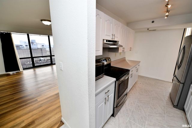 123 SW JEFFERSON Avenue E9SW, Peoria, IL 61602