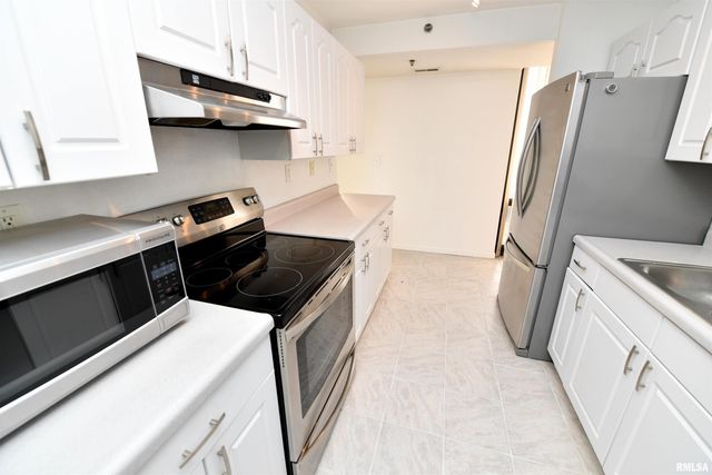 123 SW JEFFERSON Avenue E9SW, Peoria, IL 61602